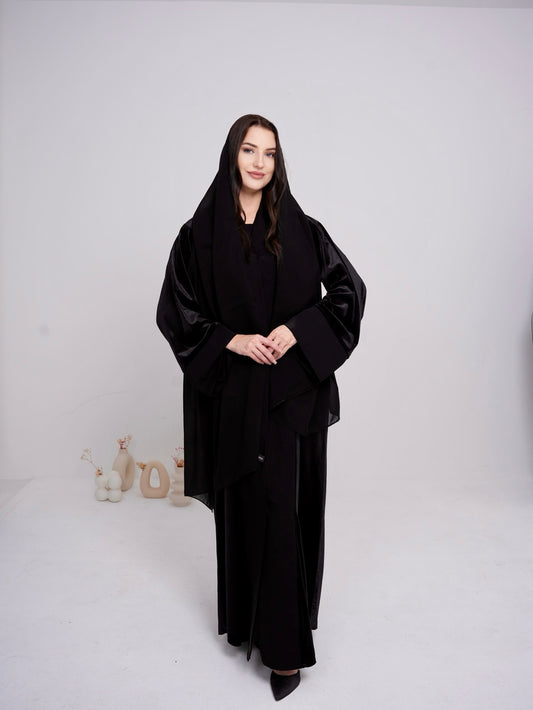 Yasmin's fluwelen zwarte abaya 