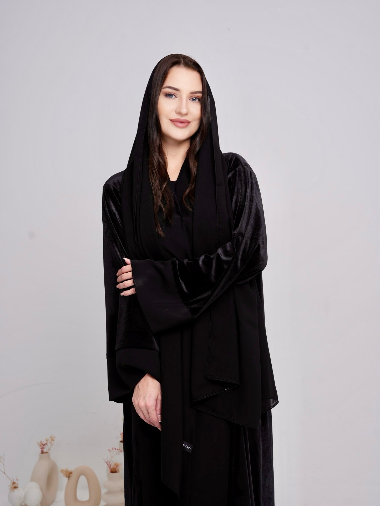 Yasmin's fluwelen zwarte abaya 