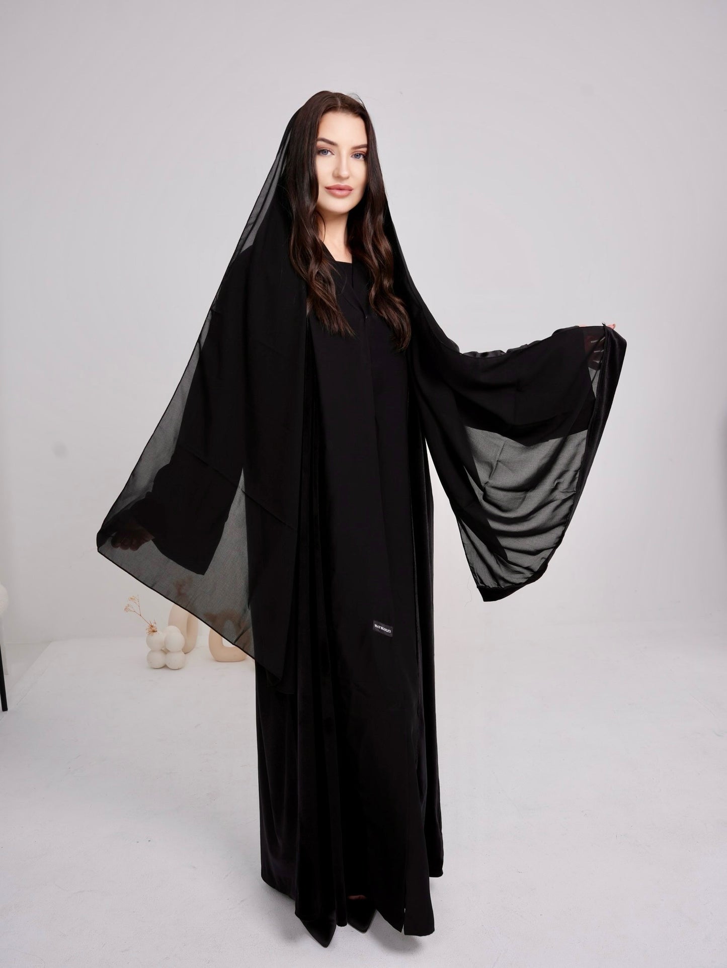 Yasmin's fluwelen zwarte abaya 